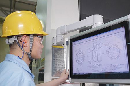 تشغيل مخرطة CNC